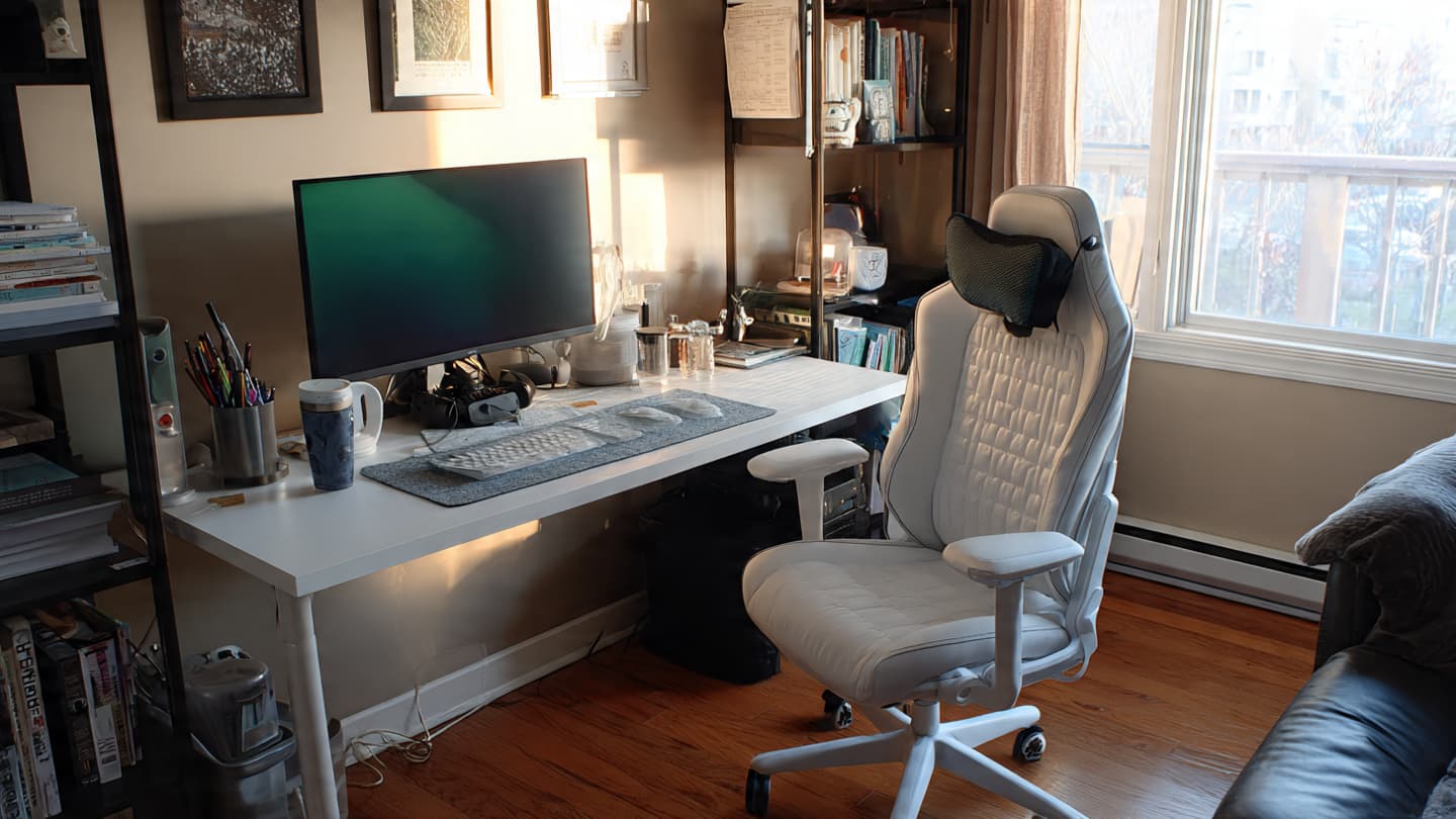 Minimal White Desk Setup 6